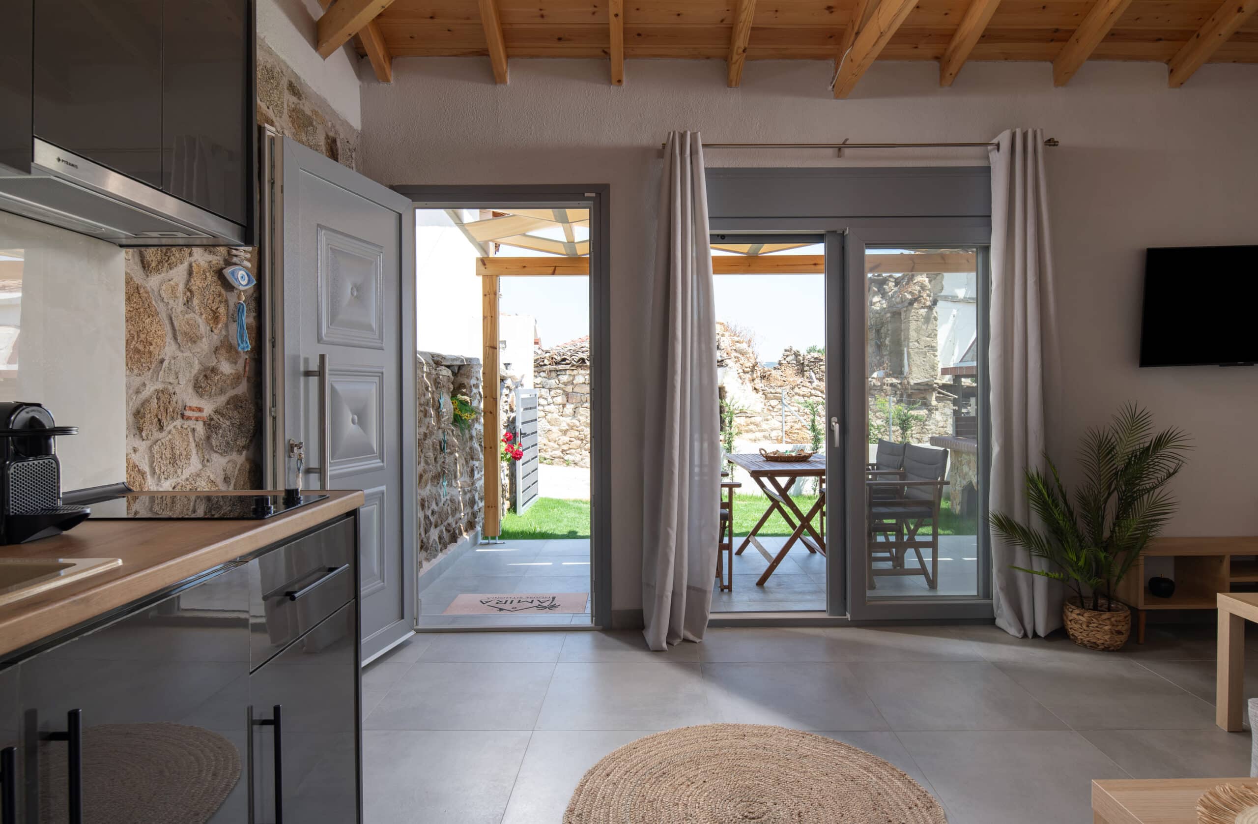 amira-house-sykia-living4